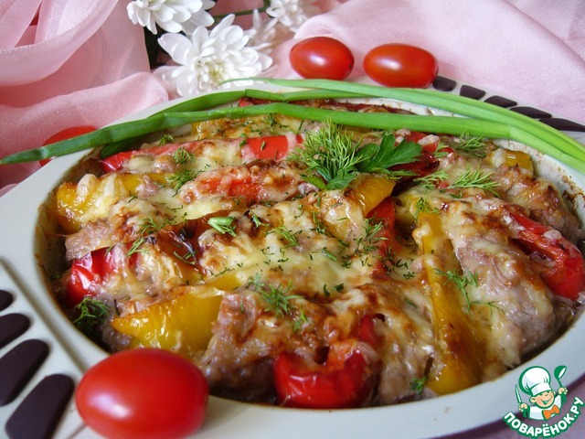 Chicken breast baked in sauce with peppers