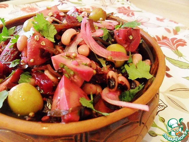 The seaweed salad with beans