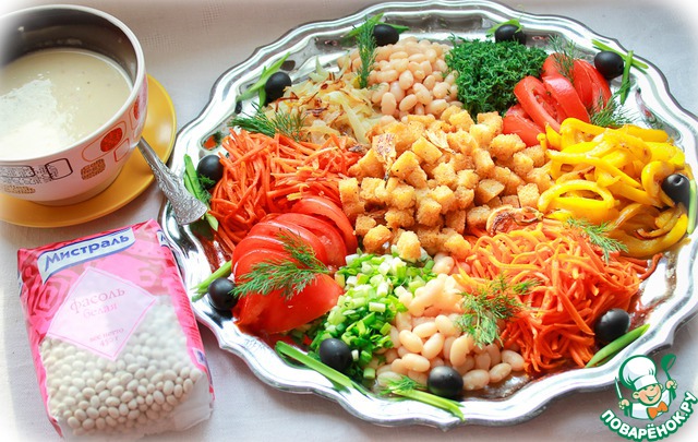 Lean super bean salad with bread