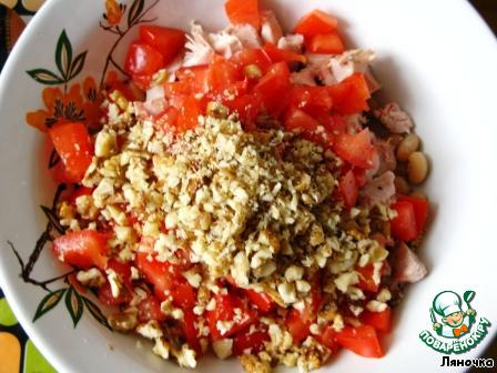 Salad with chicken, beans and pomegranate