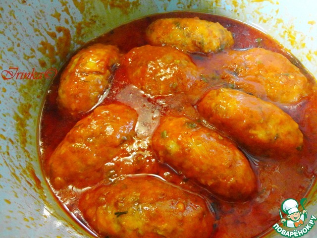 Dumplings in tomato sauce in a slow cooker