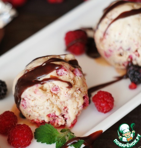 Semifreddo with raspberries and chocolate