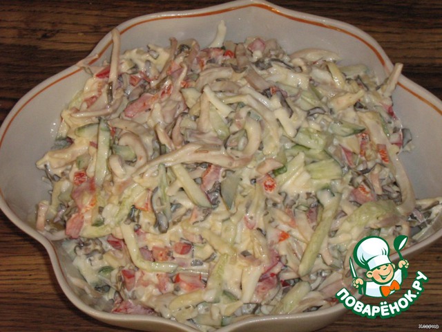 Салат с кальмарами