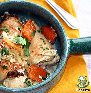 Chicken with vegetables and thyme, baked in cream