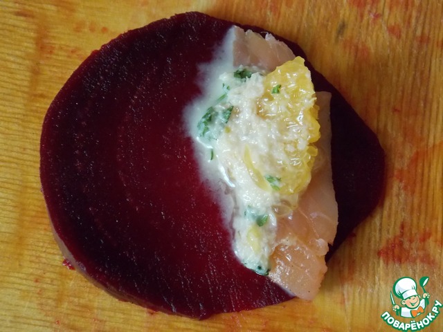 The appetizer of beets with salmon