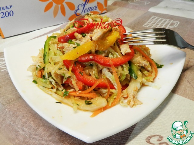 Korean salad with chicken and vegetables