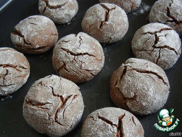 Chocolate cookies with cracks