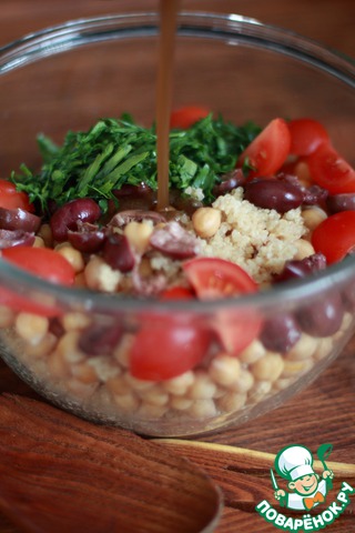 Salad with chickpeas and quinoa