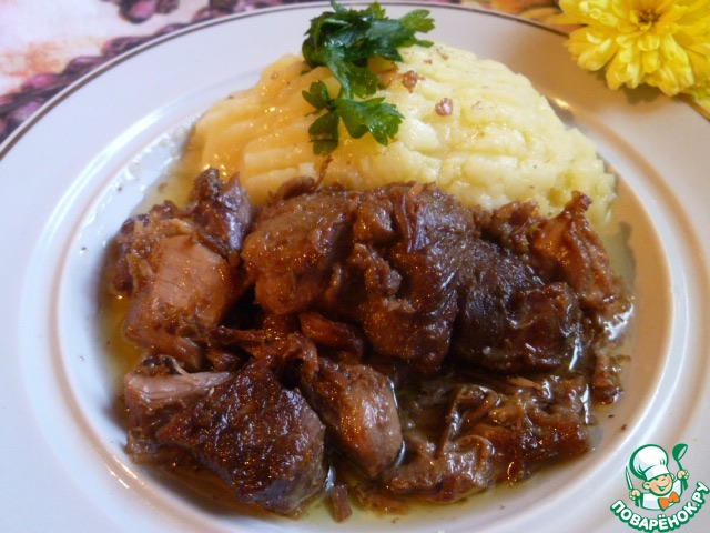 Stew of goose in slow cooker