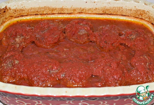 Meat patties in tomato sauce