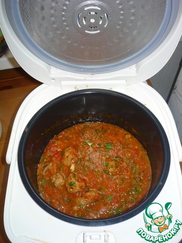 Spicy meatballs in tomato sauce