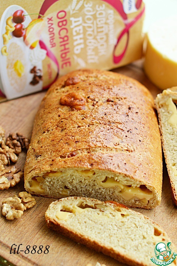 Oatmeal bread with cheese and nuts