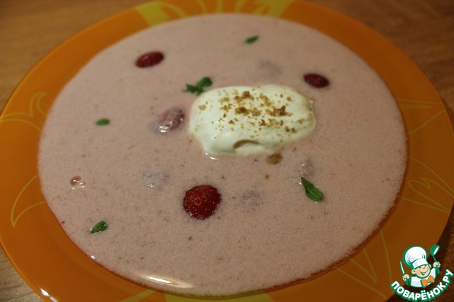 Strawberry summer soup