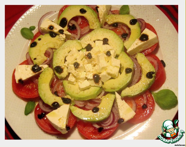 Salad with avocado, tomato and red onion