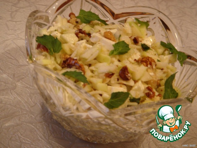 Salad of kohlrabi with apples and walnuts