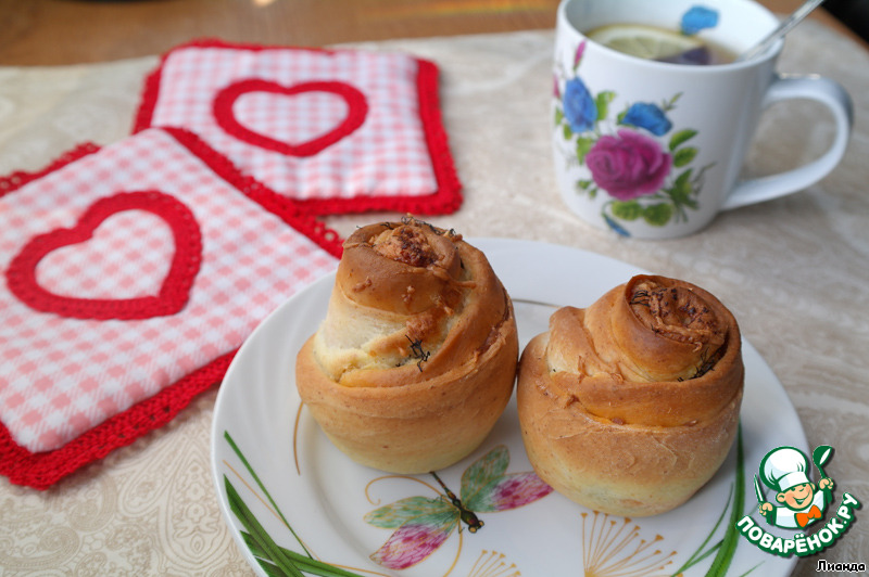 Buns with paprika and cheese