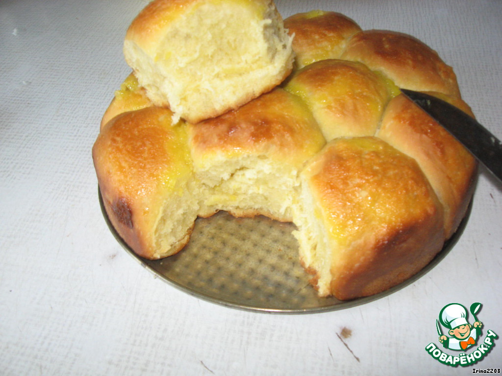 Sweet rolls with orange cream