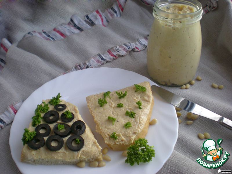 Pate of chicken with pumpkin and pine nuts