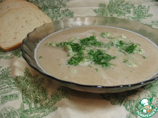 A delicate soup of beans with green dumplings