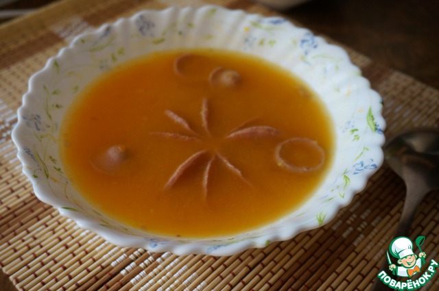 Pumpkin soup with sausage