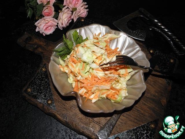 Cabbage salad with carrots 