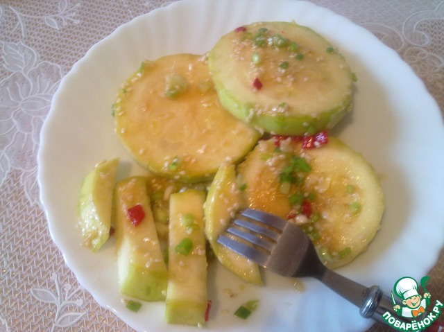 Salad of zucchini 