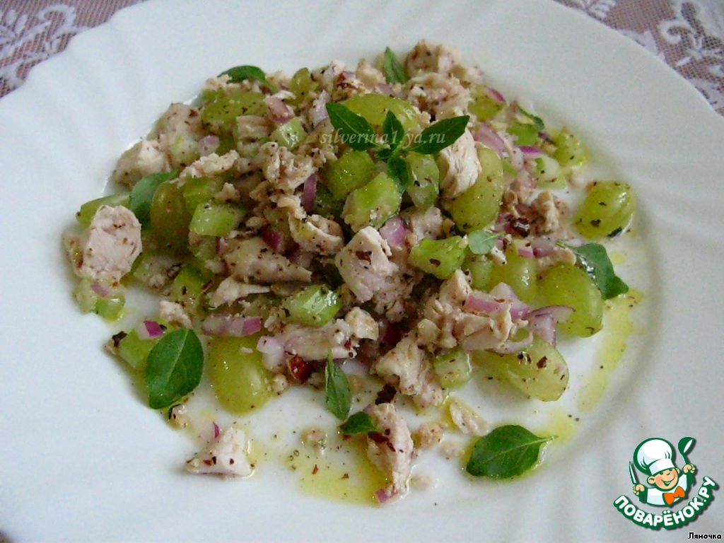 Chicken salad, celery and grapes