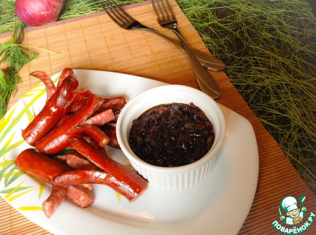 Smoked sausage with onion marmalade