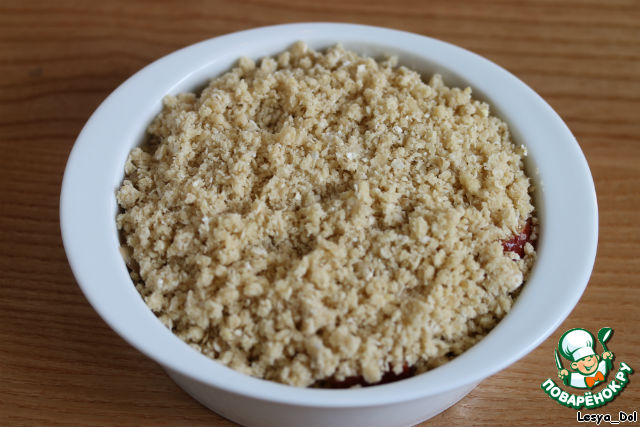 Plum crumble