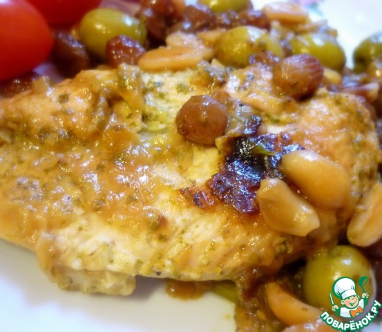 Chicken breast with raisins and olives