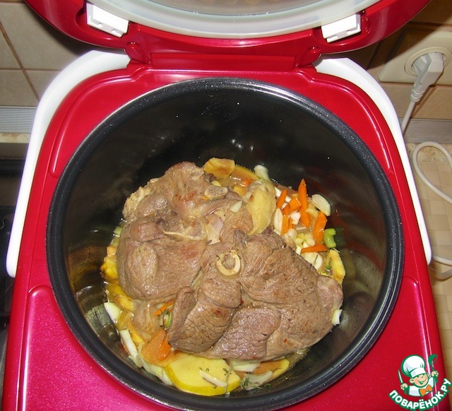 Lamb with quince and vegetables