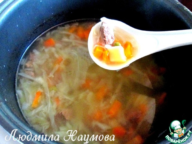 Meat soup with green peas