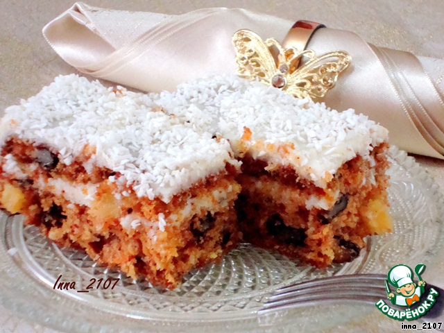 Carrot cake with cream