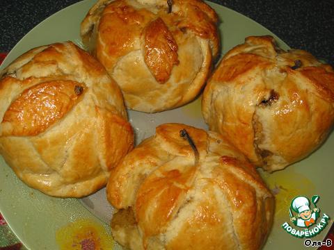 Apples, baked in pastry