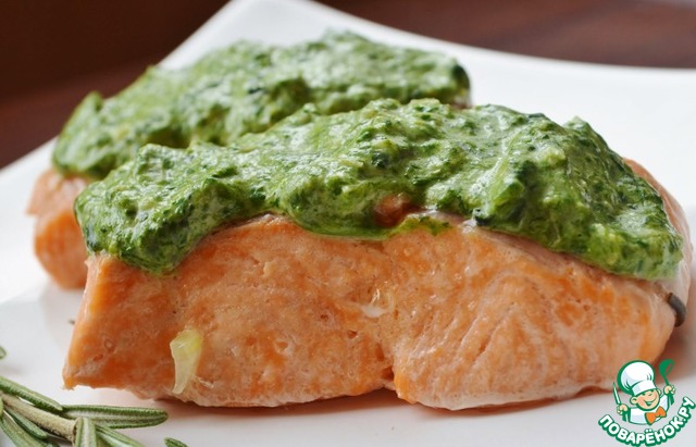 Salmon in spinach sauce in a slow cooker