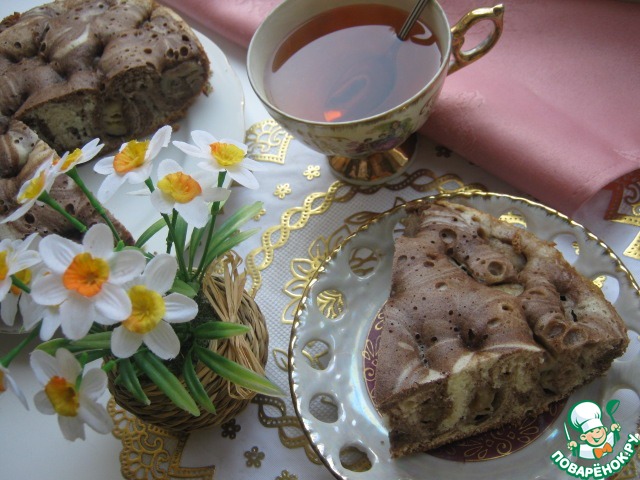 Marble cake with bananas in the slow cooker