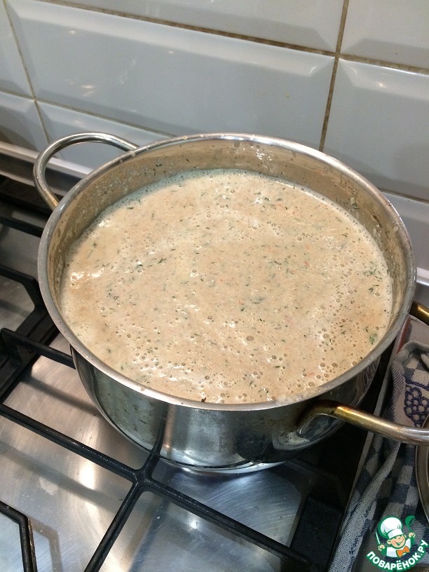 Cream soup with mushrooms and meat