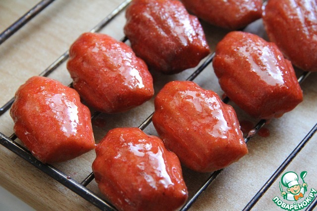 Strawberry madeleines