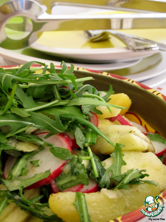 Potato salad with radishes and Apple