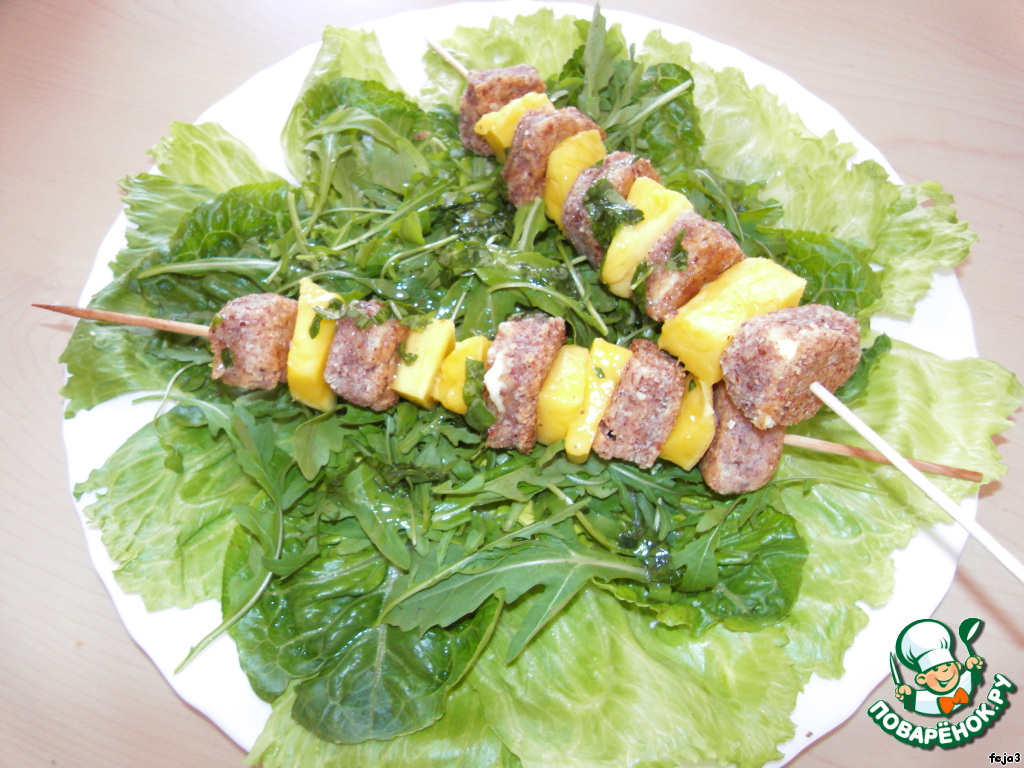 Salad with mango and feta cheese in flaky dough