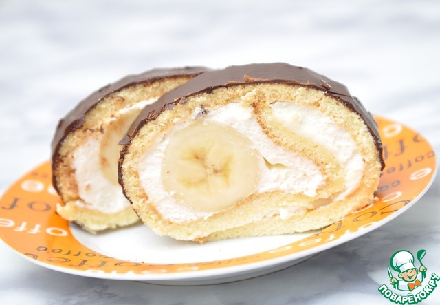 A pecan roll with banana