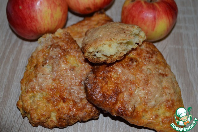 Scones with baked Apple and cheese