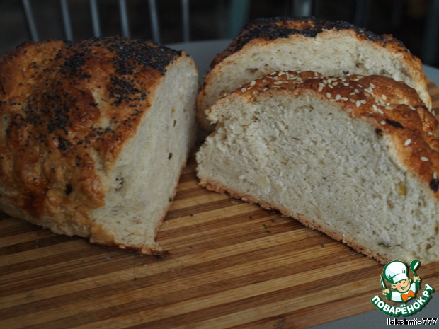 Potato bread with poppy dressing