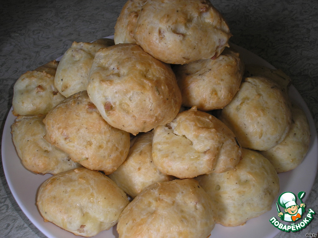 Choux buns with cheese and rosemary