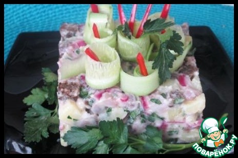 Potato salad with herring and crackers