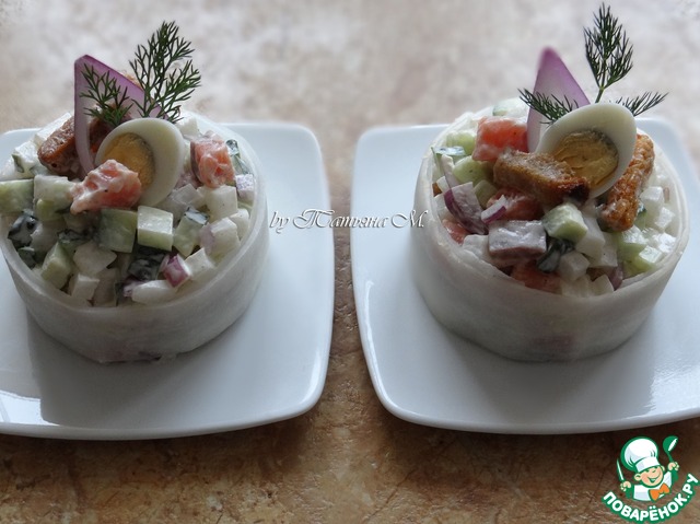 Vegetable salad with smoked salmon