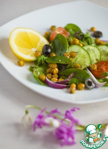 Italian salad with roasted chickpeas