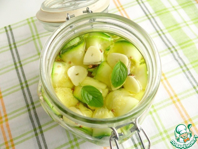 Пряные цуккини с моцареллой