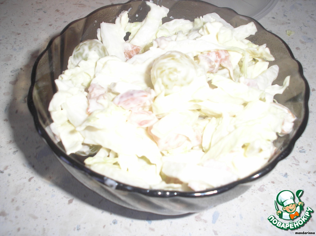 Salad with smoked chicken