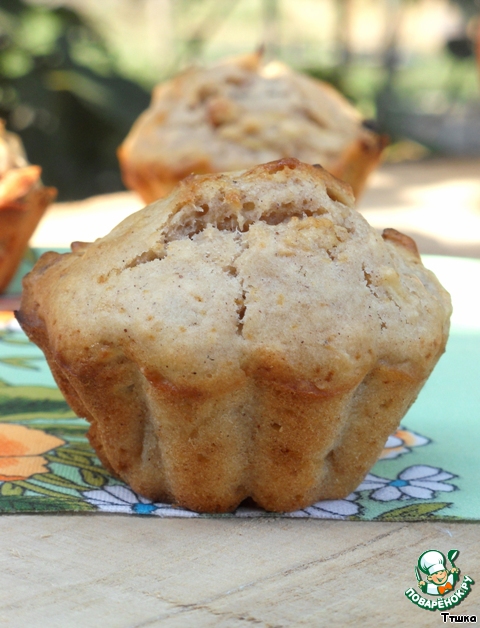 Apple muffins with nuts